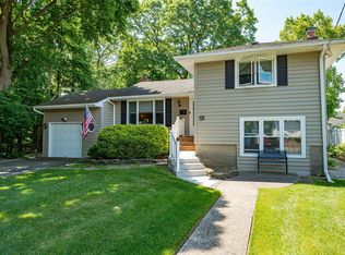 80 N Beech St, Massapequa, NY 11758
