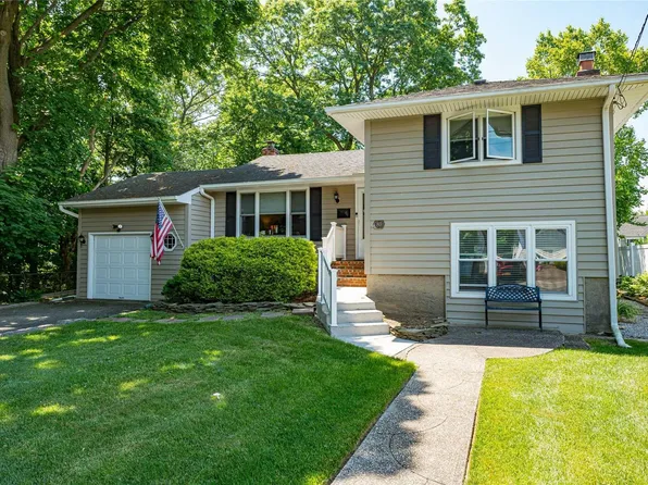 80 N Beech Street, Massapequa, NY 11758