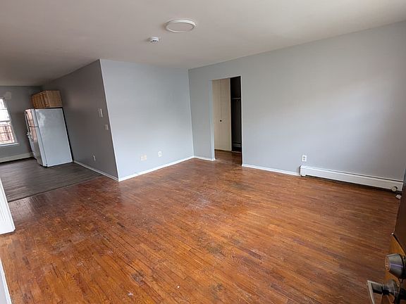 3rd image of 54 W Stratford Pl #3
