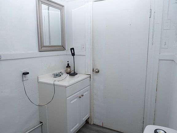 5th image of 174 North St