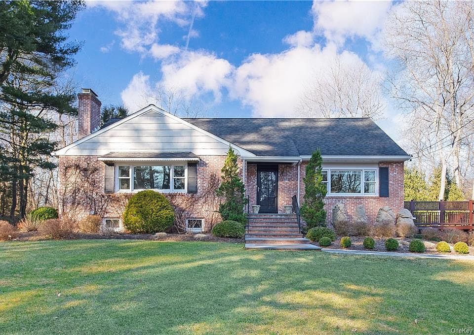 1st image of 15 Meadow Ln