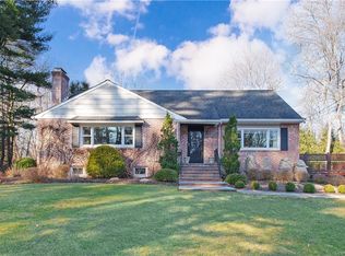 15 Meadow Ln, Chappaqua, NY 10514