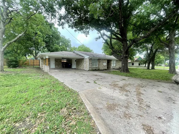 515 Maple St, Farmersville, TX 75442