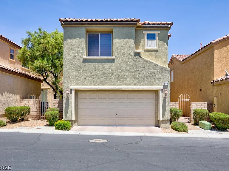 944 Douglas Flat Pl — Photo 1