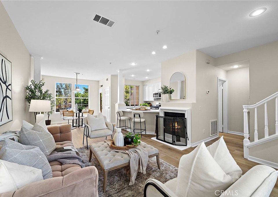 1st image of 551 W Summerfield Cir