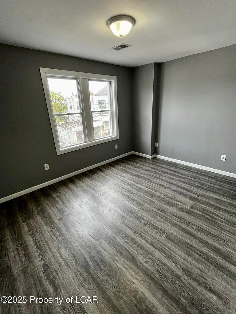 3 bed, 1700 sqft, $1,500 — Photo 4