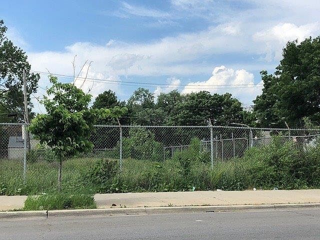 2nd image of 1102 W 63rd St