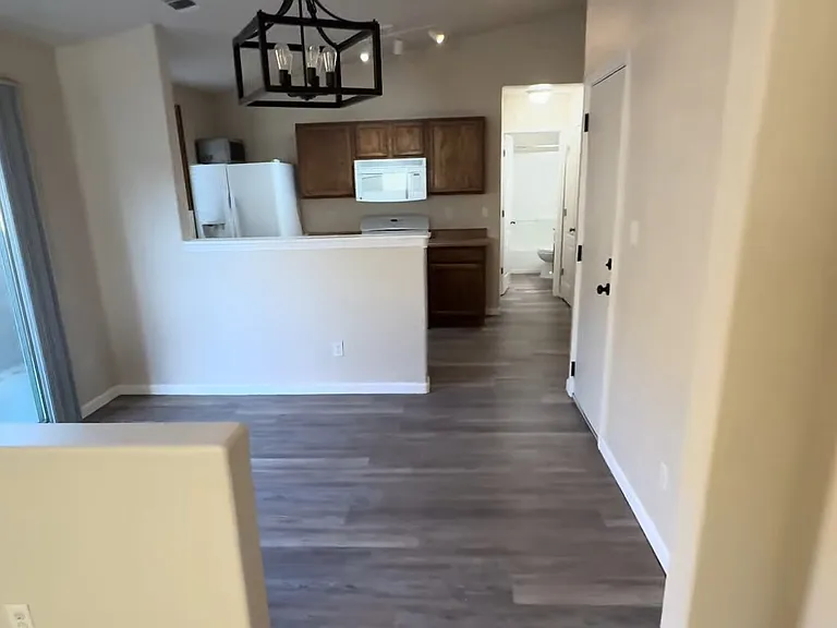 809 Waterfall Dr NE — Photo 2
