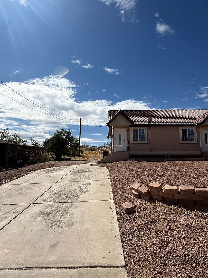 2 Bedroom 2 Bathroom Home — Photo 1