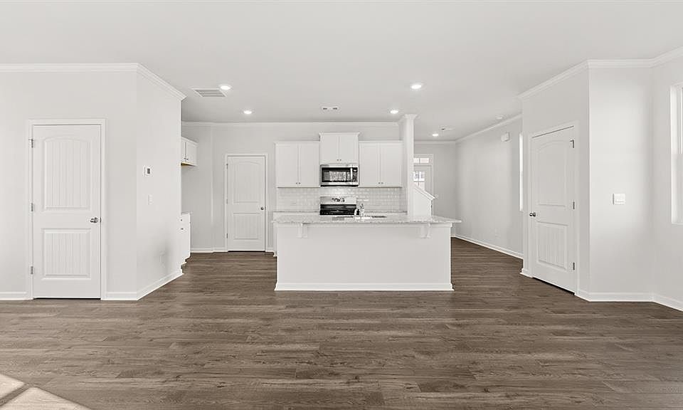 1st image of 718 Meteor Dr