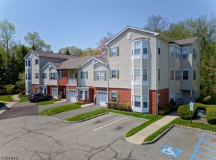 25 Windsor Dr, Lincoln Park, NJ 07035