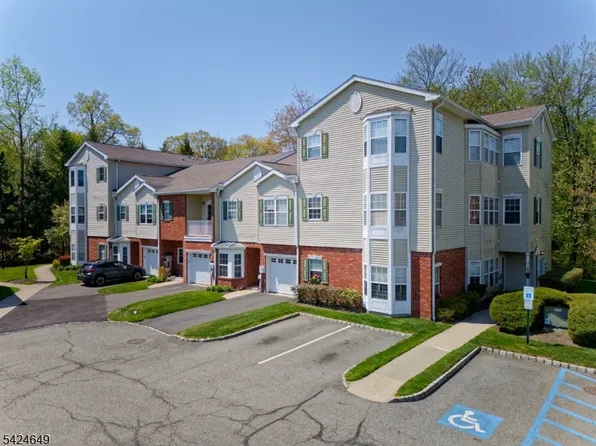 25 Windsor Dr, Lincoln Park Boro, NJ 07035