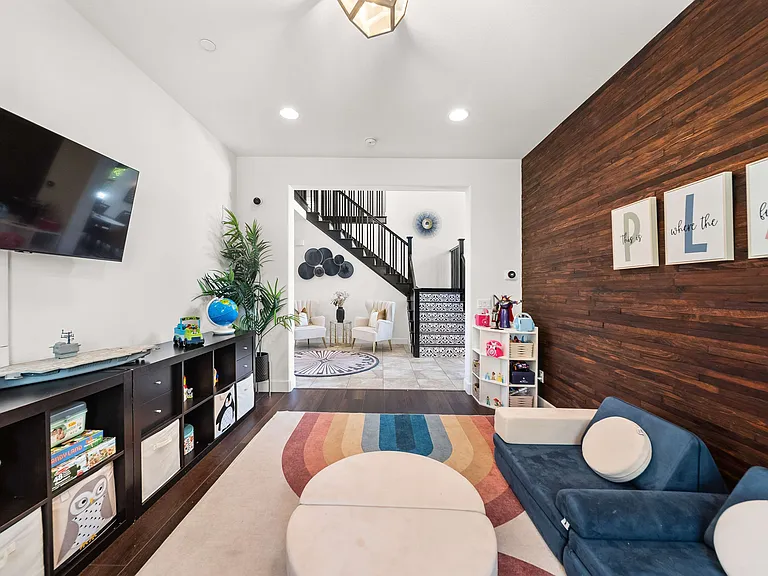 972 Tucana Dr — Photo 26