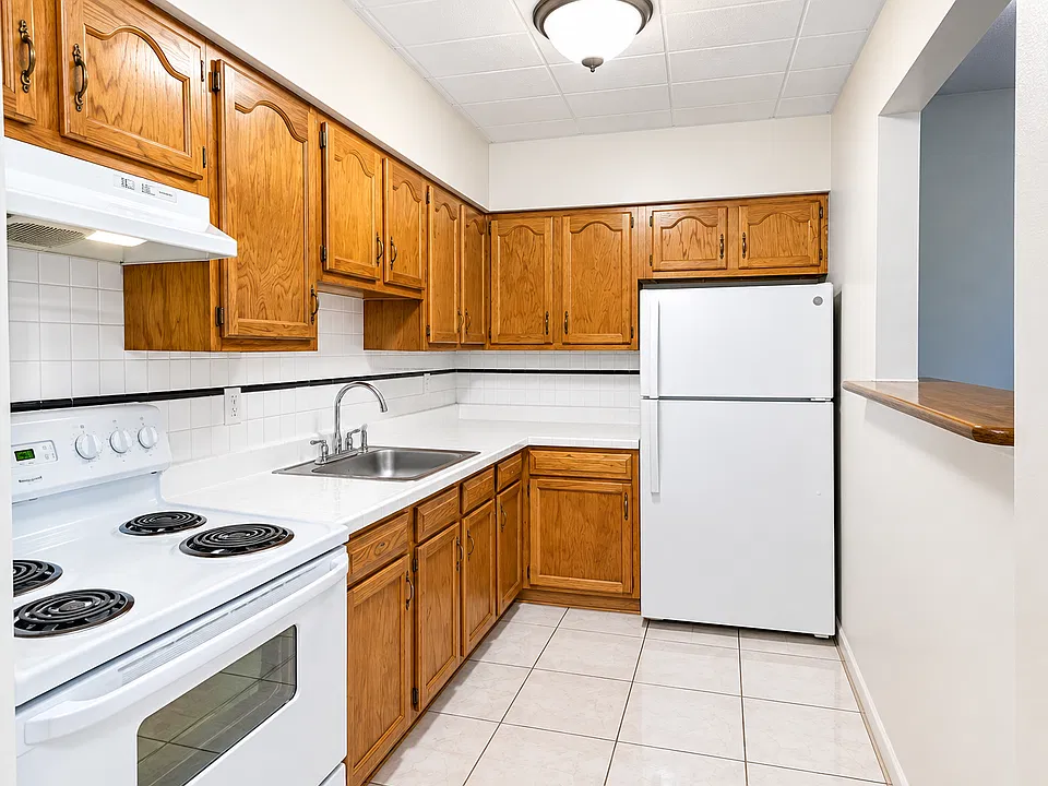 Carpeted 1-Bed/1-Bath