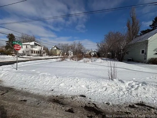 38 Douglas Ave, Moncton, NB E1E 2E6