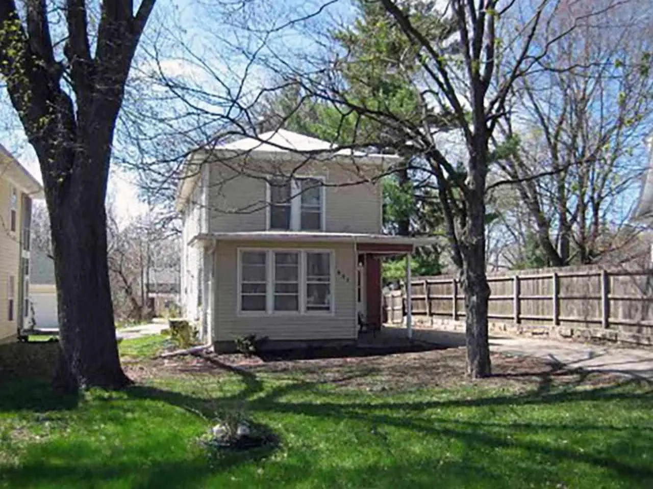 803 S Summit St photo 1