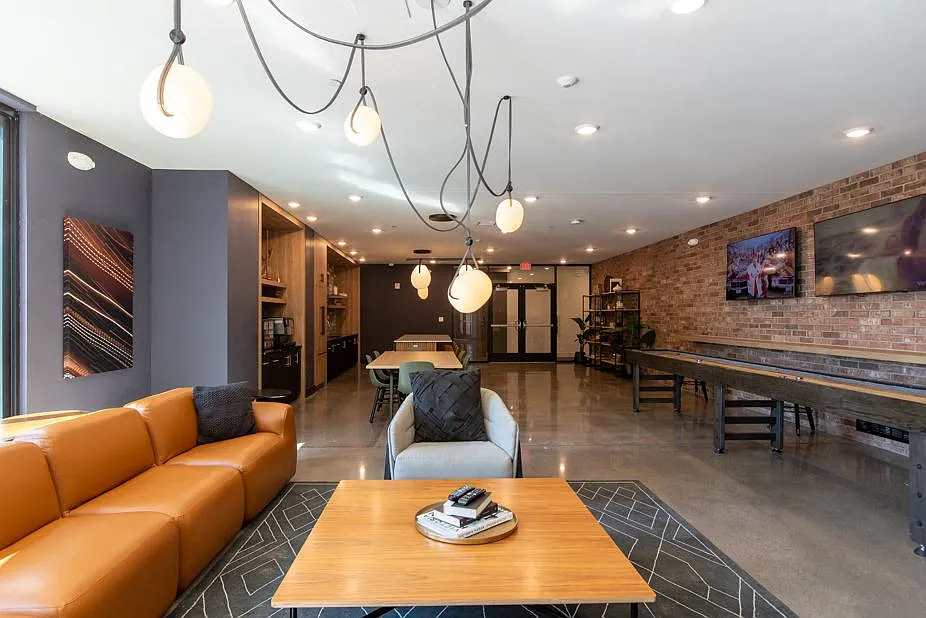 Top of The Mount Apartments — Photo 2