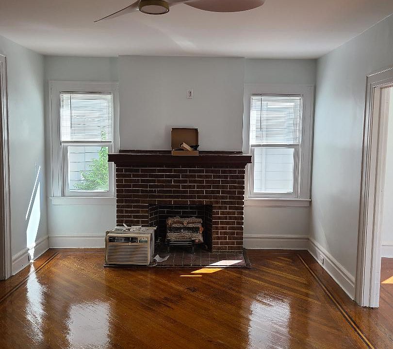 1st image of 62 Montrose St Floor 1