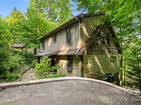 84 Falls Xing, Burnsville, NC 28714