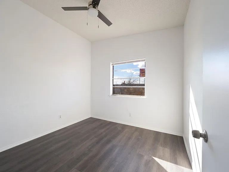 1901 Lake Omega St #C — Photo 11