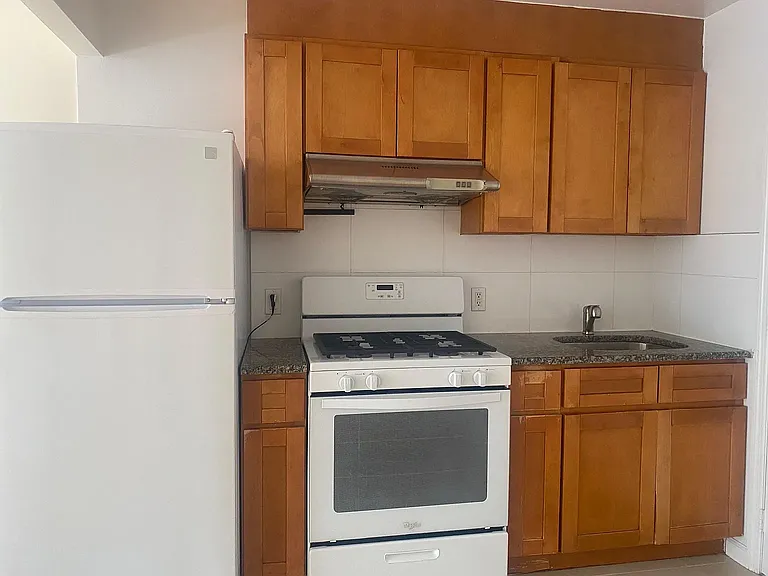 108 Kenilworth Pl #2D — Photo 4