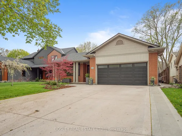 61 October Dr, Saint Catharines, ON L2N 6J4
