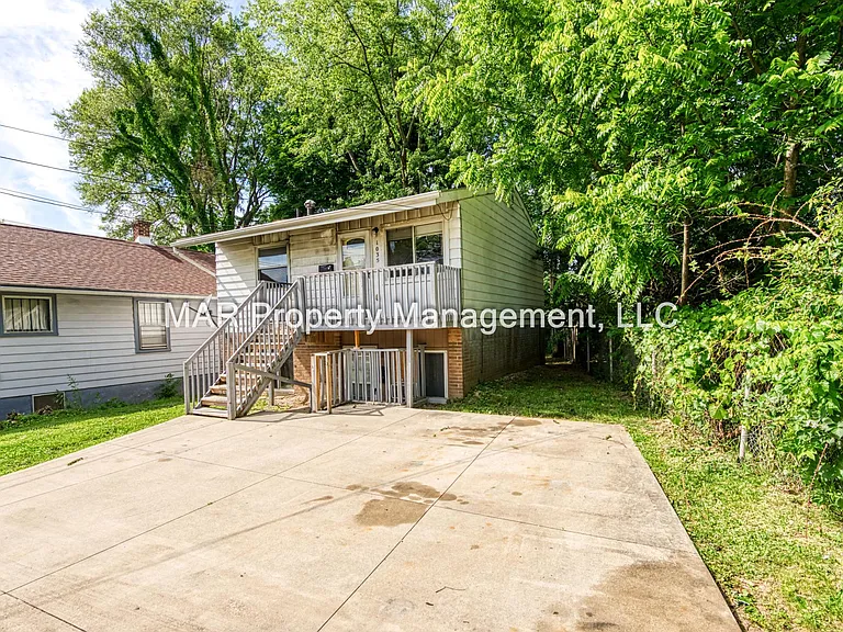 1035 Chester Ave #UP — Photo 14
