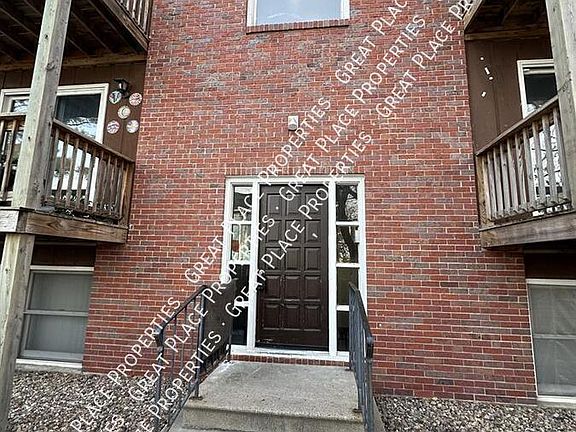 3rd image of 1833 Washington St APT 2
