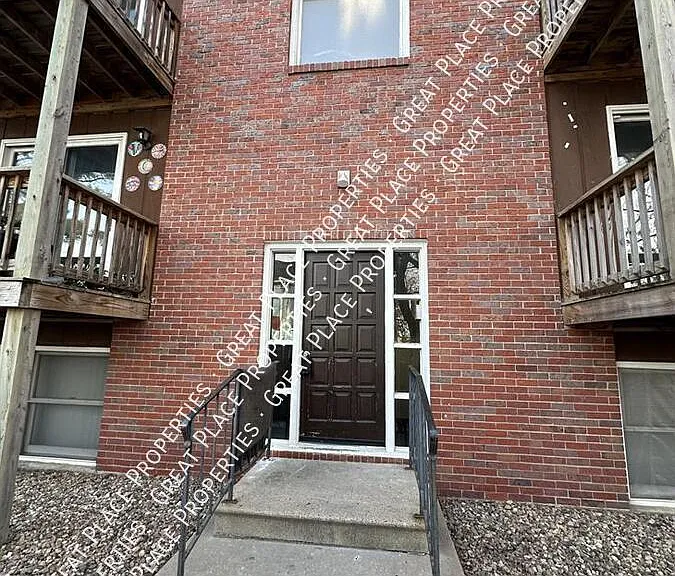 1833 Washington St #2 — Photo 3