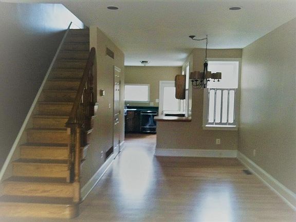 3rd image of 926 Lovering Ave