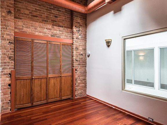 5th image of 1122 W Newport Ave APT 3D