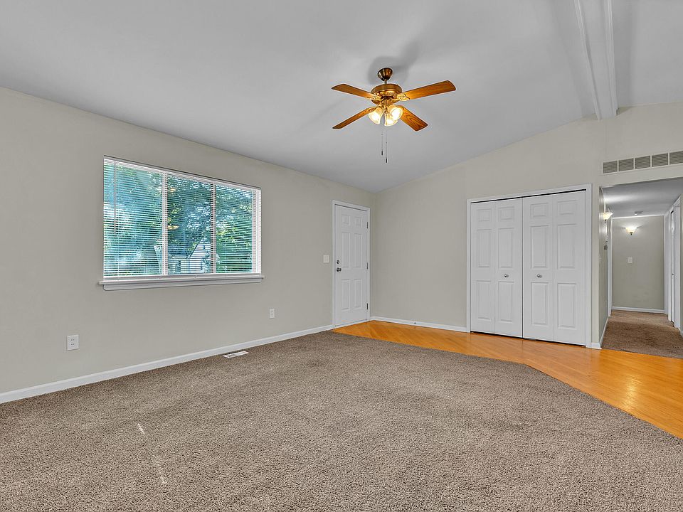 24533 Grove Ave, photo 7