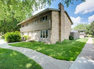 236 Windsor Ln, New Brighton, MN 55112