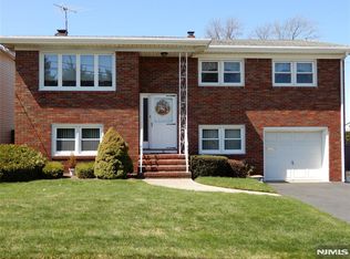 33 Mount Cedar Ave, Wallington, NJ 07057