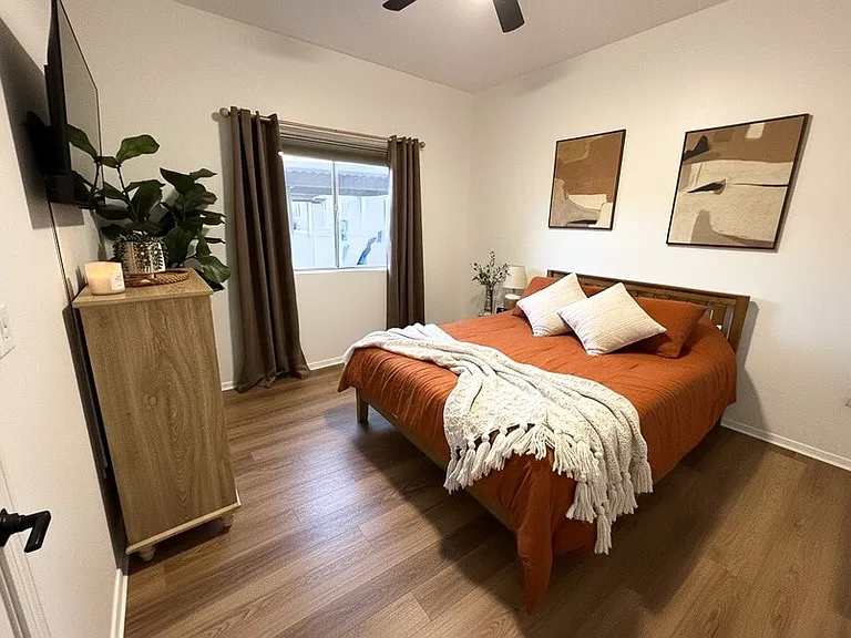 2nd Bedroom-Queen