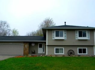 2336 Schoolmaster Dr, Chaska, MN 55318