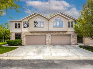 699 E Nerge Rd, Roselle, IL 60172