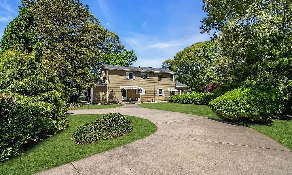 7 bed, 2623 sqft, $4,200 — Photo 4