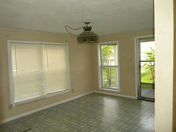 5th image of 9715 Sunnywood Dr