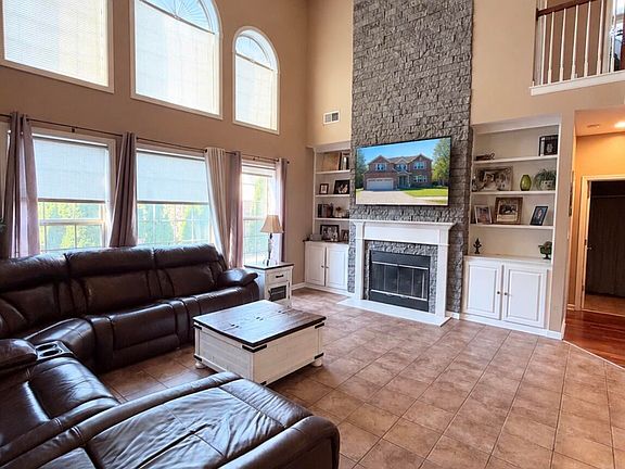 4th image of 572 Thames Cir
