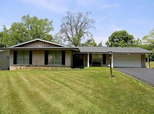 1401 Orchard Lakes Dr, Saint Louis, MO