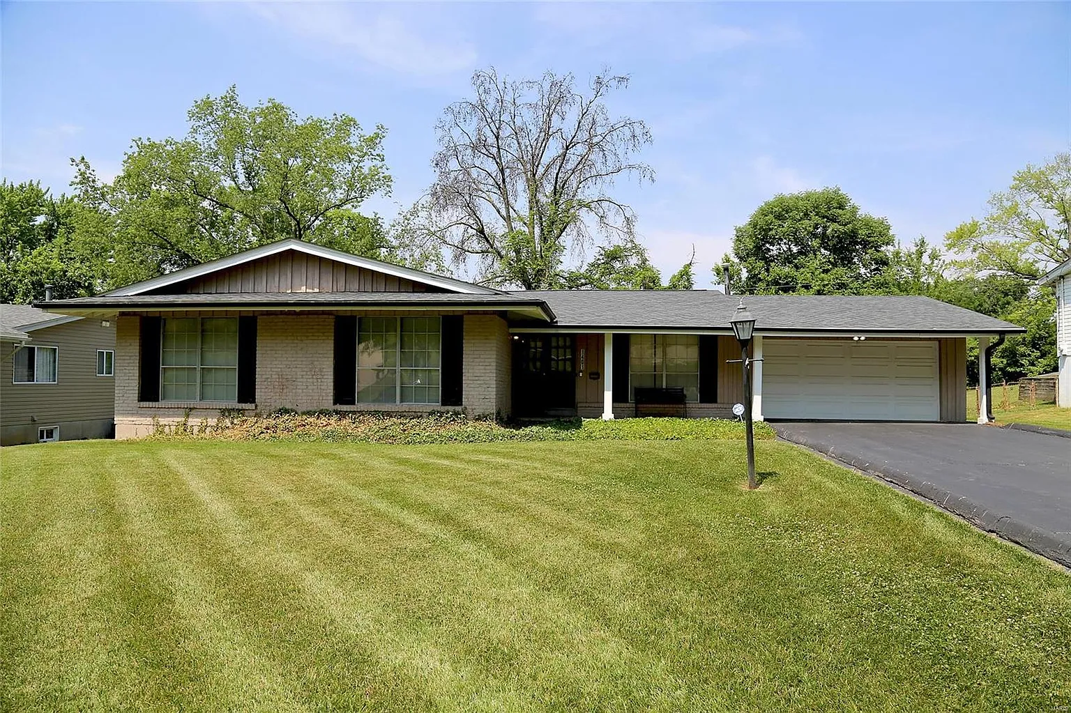 1401 Orchard Lakes Dr photo 1