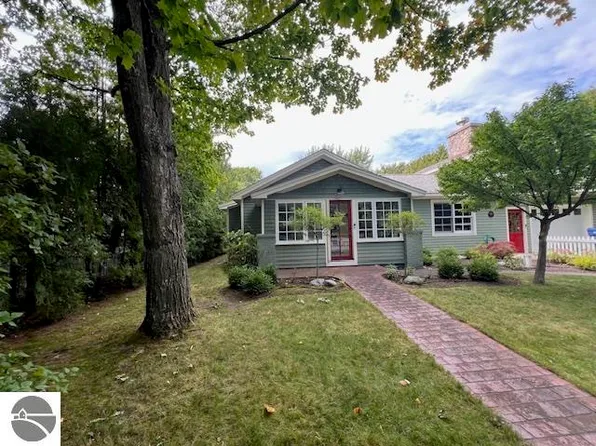 508 S Main St, Leland, MI 49654