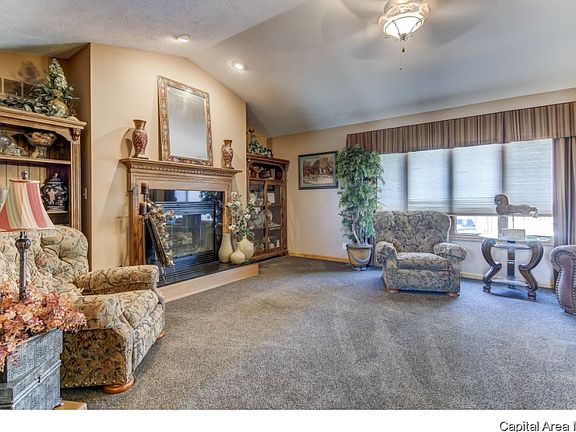 3rd image of 908 Redwood Dr