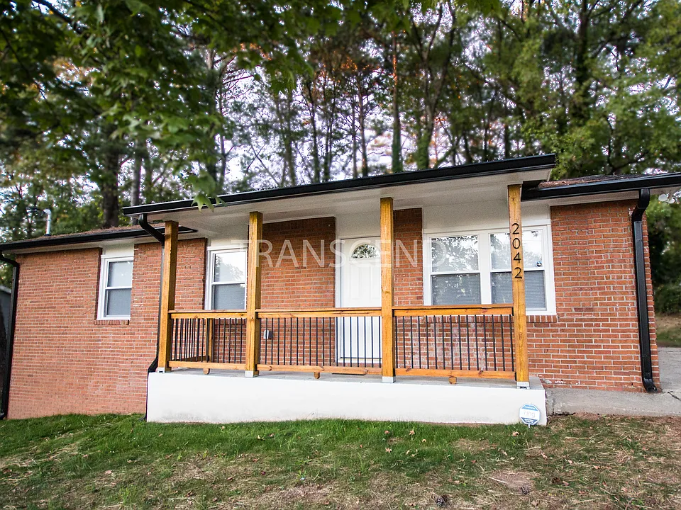 2042 Grange Dr SE