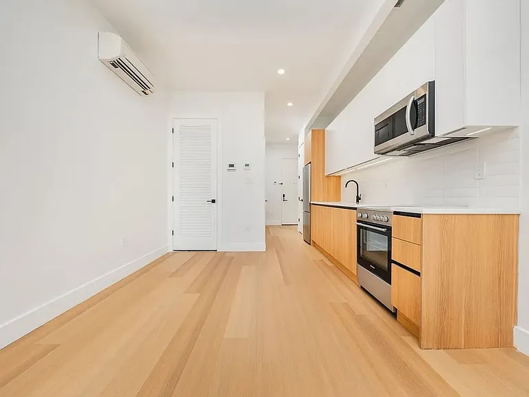 420 Gates Ave #2H — Photo 6
