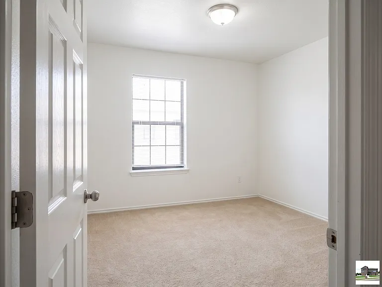 306 Sumac Trl — Photo 7