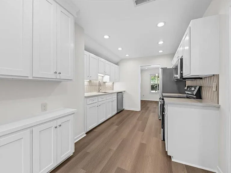 1120 Daffodil Ln — Photo 5