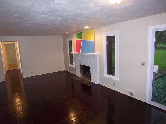 4th image of 41 Alina St
