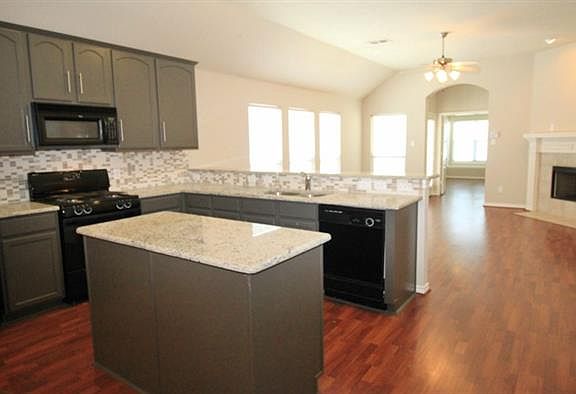 4th image of 1304 Live Oak Ln